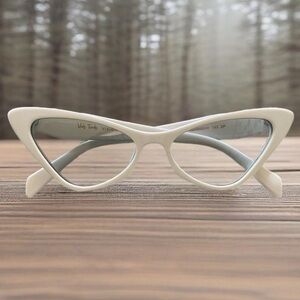 White sunglasses perfect for vintage look